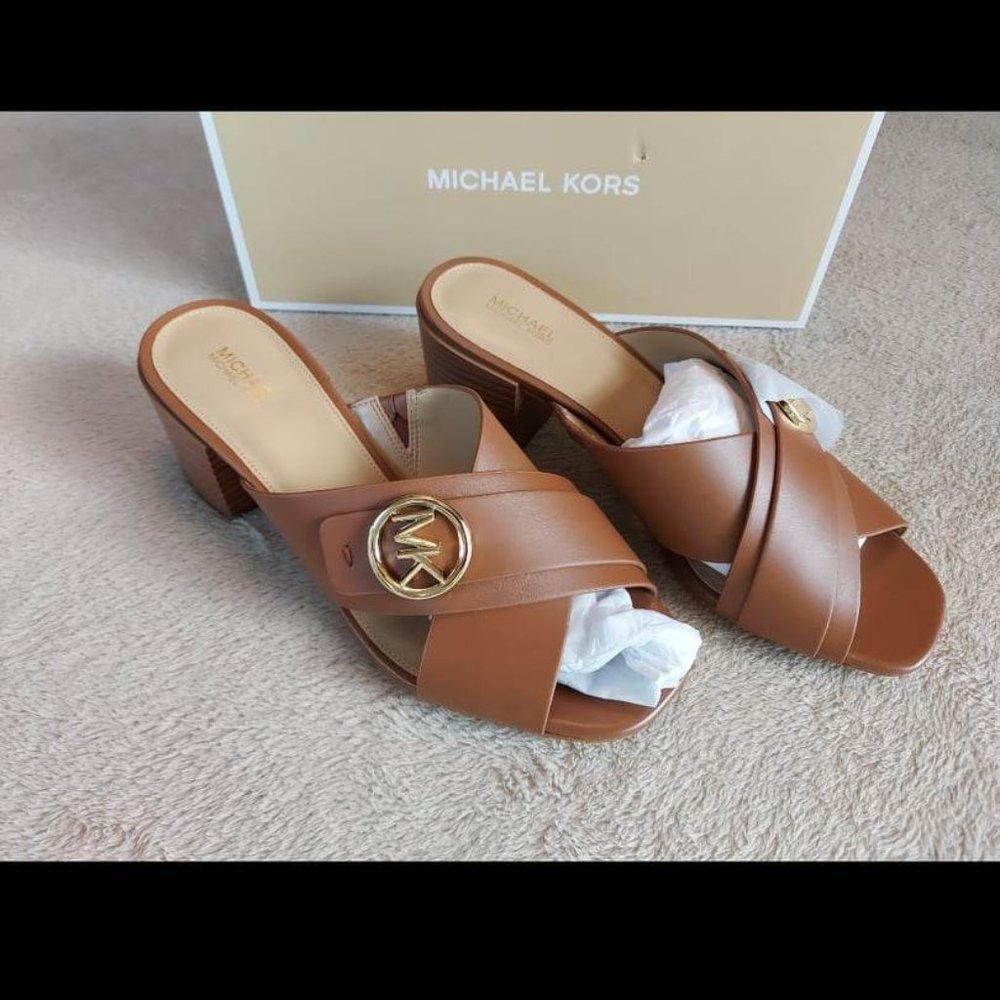 New Michael Kors Carmen Mule Sandals Size 8.5 brown faux leather